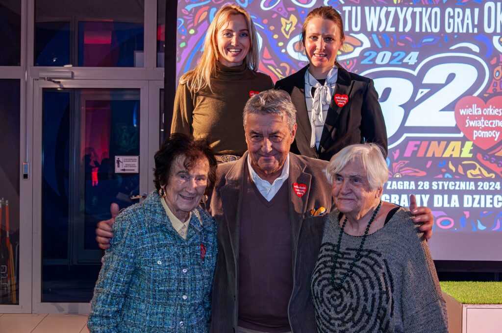 Komitet Organizacyjny z seniorkami Turnieju - Basią Podgórską i Jagodą Nowak